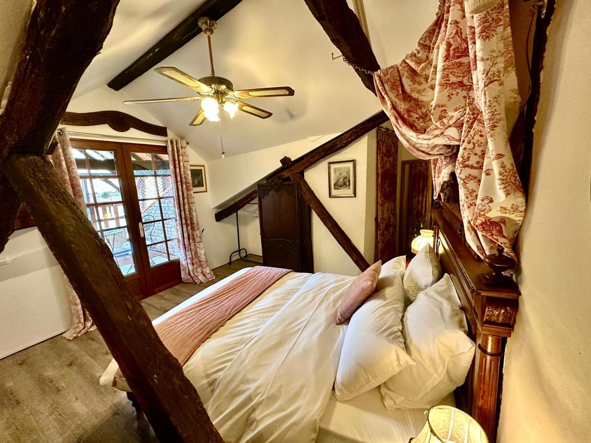 Le Colombier De Cyrano Et Roxane Bed & Breakfast Bergerac Exterior photo